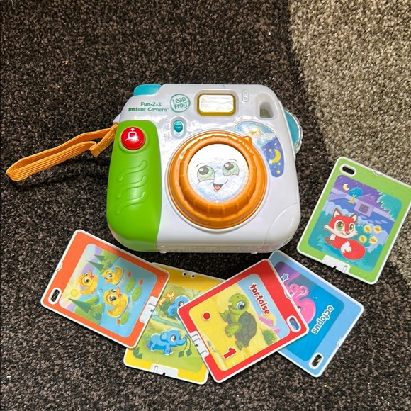 LeapFrog Fun-2-3 Instant Camera (English Version) - Picture 2 of 6